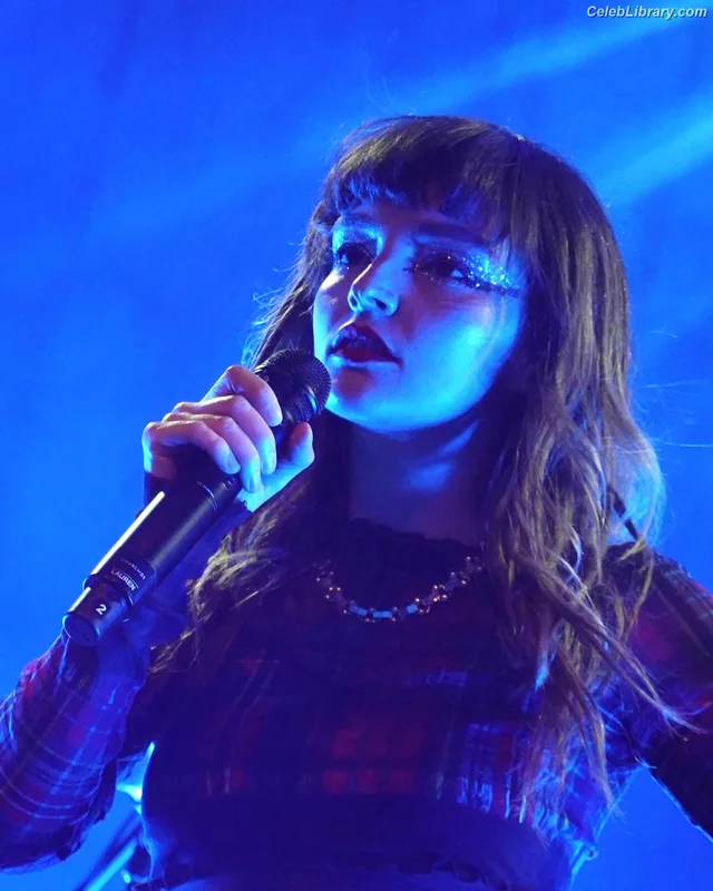 Lauren Mayberry photo 14 of 1227