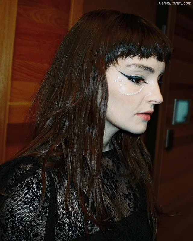 Lauren Mayberry photo 18 of 1227