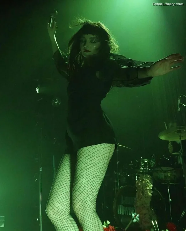 Lauren Mayberry photo 24 of 1227