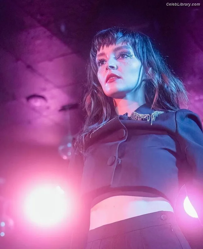 Lauren Mayberry photo 6 of 1227