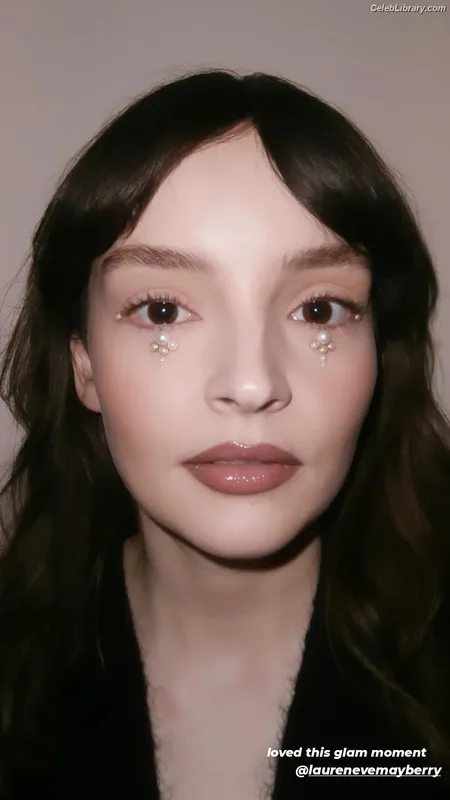 Lauren Mayberry photo 13 of 1227