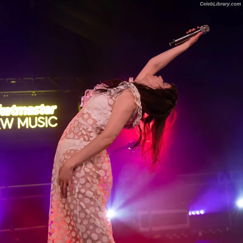 Lauren Mayberry photo 16 of 1227