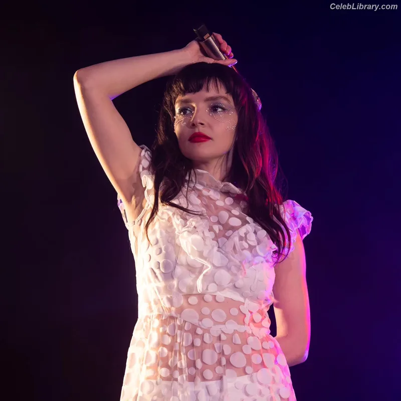 Lauren Mayberry photo 18 of 1227