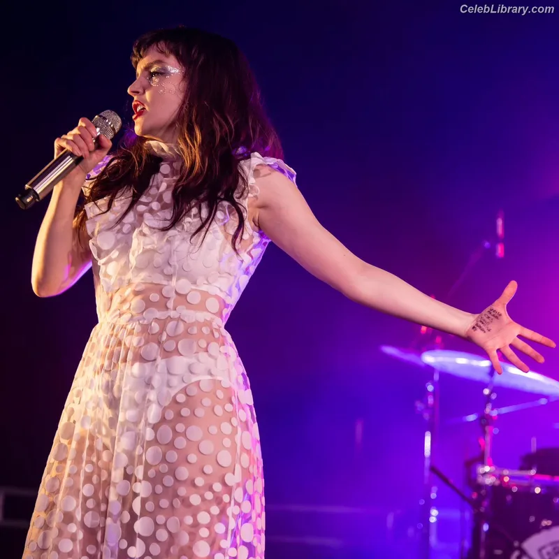 Lauren Mayberry photo 21 of 1227