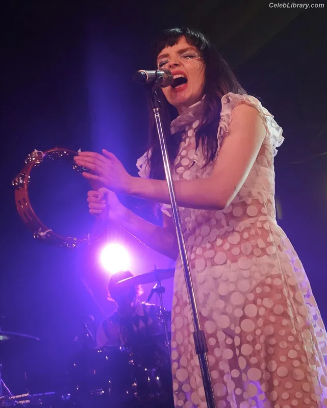 Lauren Mayberry photo 24 of 1227