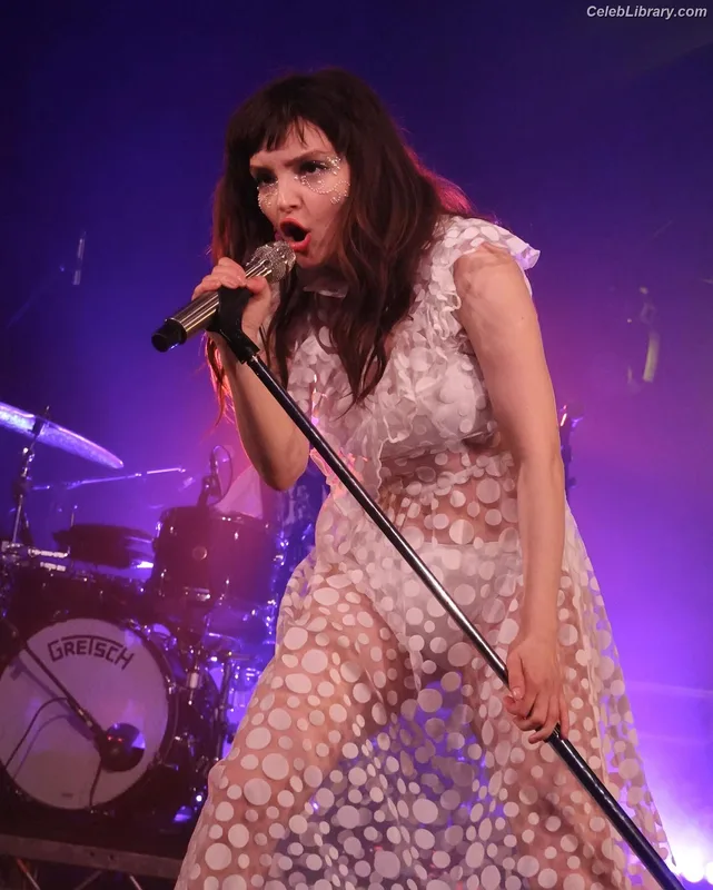 Lauren Mayberry photo 3 of 1227