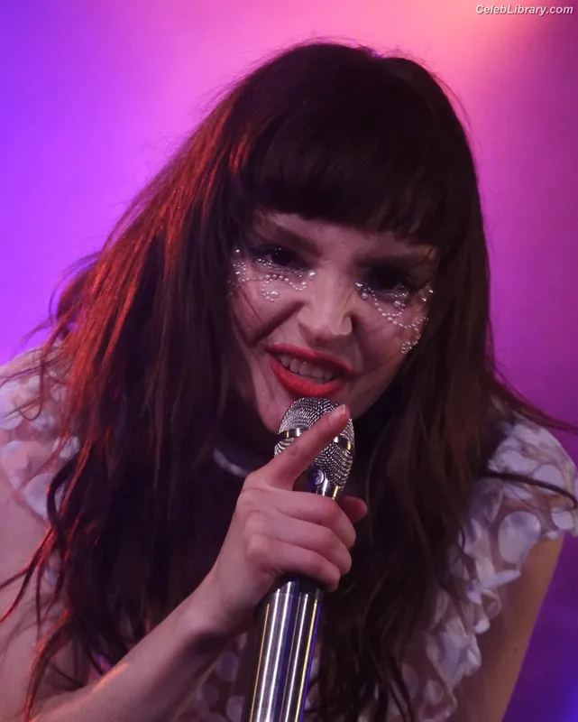 Lauren Mayberry photo 9 of 1227
