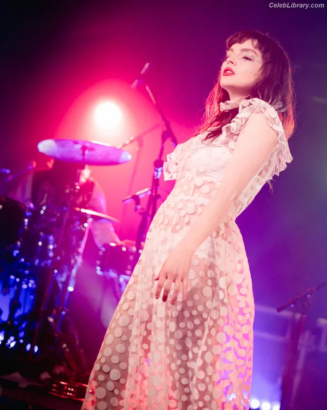 Lauren Mayberry photo 12 of 1227