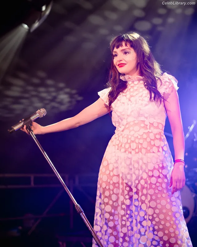 Lauren Mayberry photo 14 of 1227