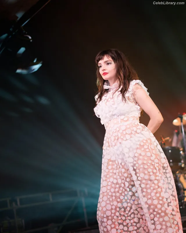 Lauren Mayberry photo 16 of 1227