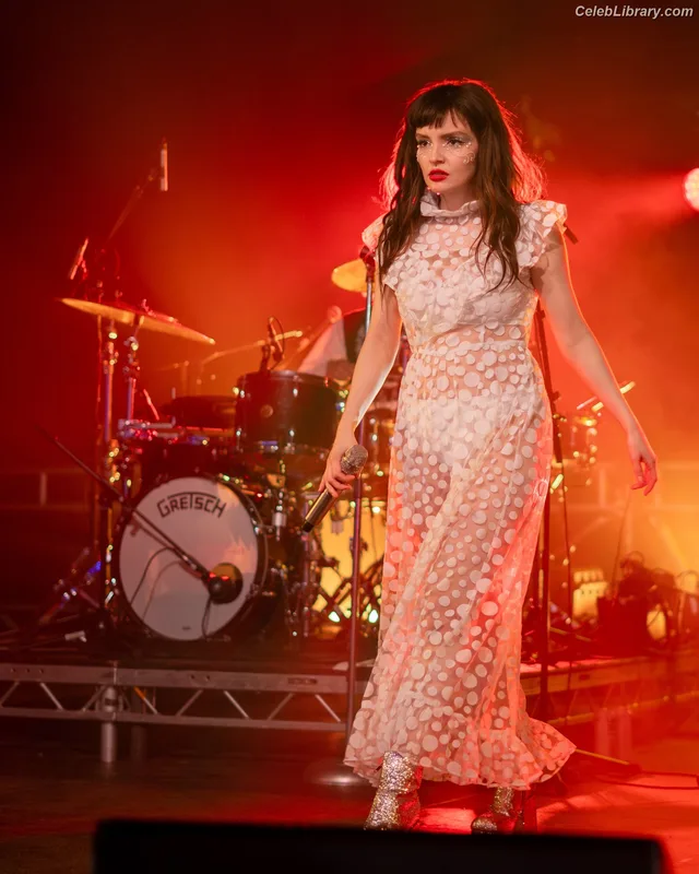 Lauren Mayberry photo 18 of 1227