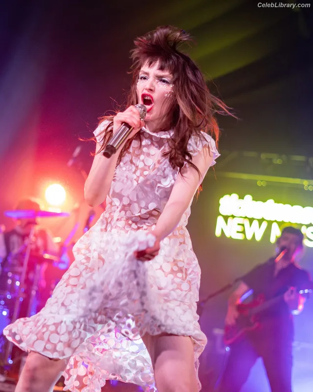 Lauren Mayberry photo 22 of 1227