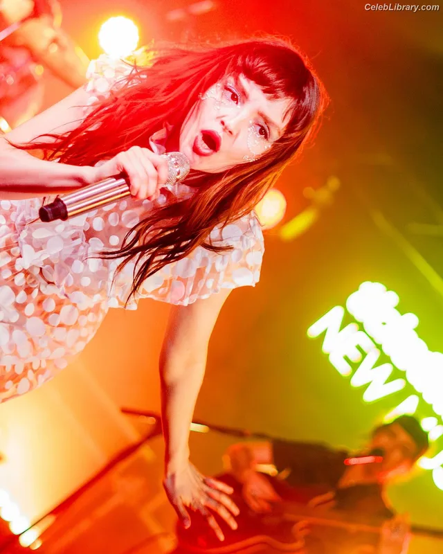 Lauren Mayberry photo 23 of 1227