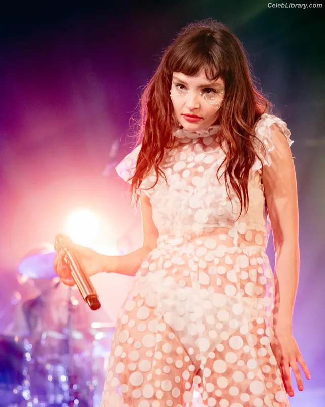 Lauren Mayberry photo 3 of 1227