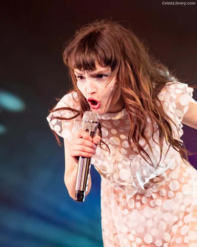 Lauren Mayberry photo 5 of 1227