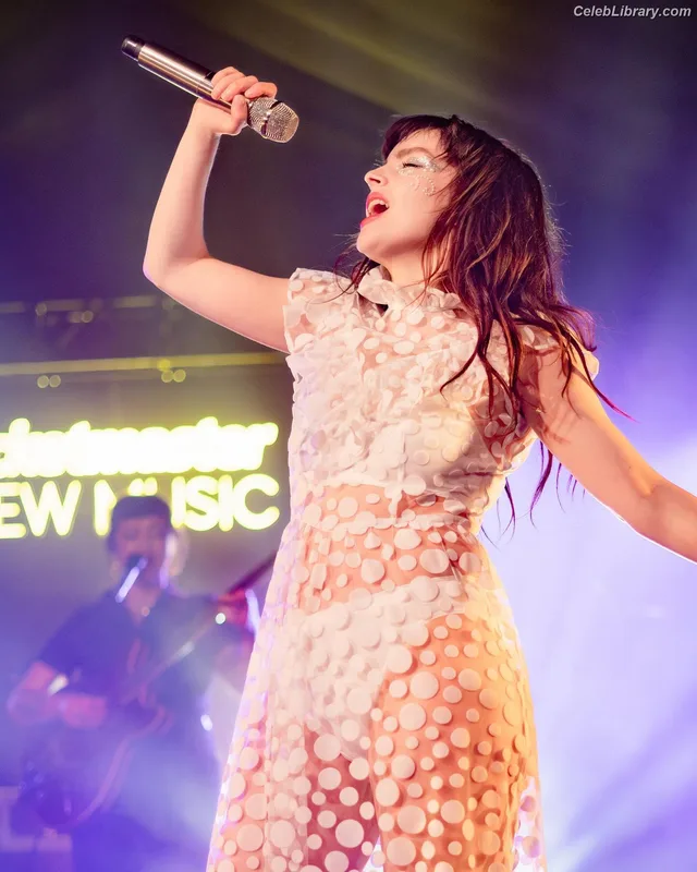 Lauren Mayberry photo 8 of 1227