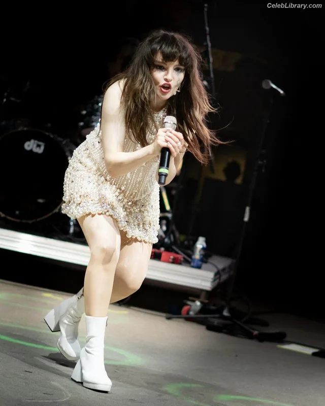 Lauren Mayberry photo 14 of 1227