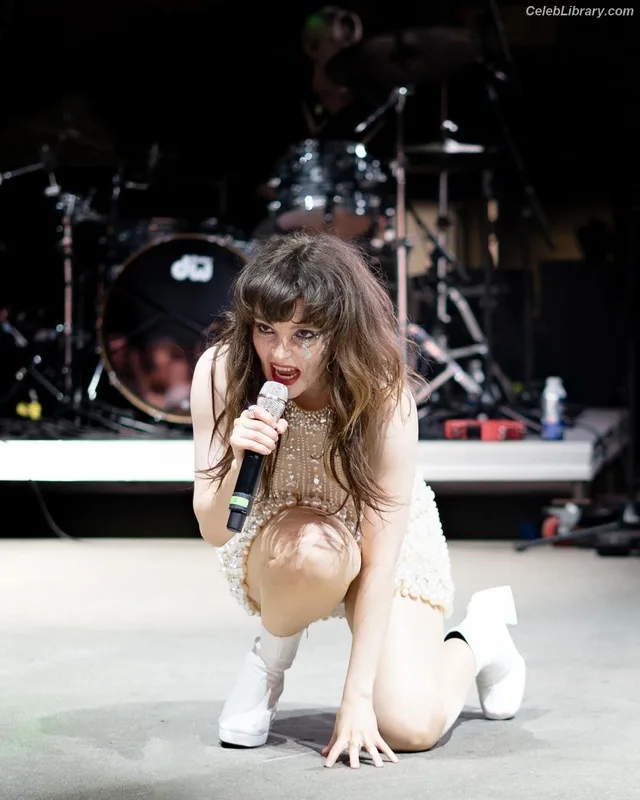 Lauren Mayberry photo 15 of 1227