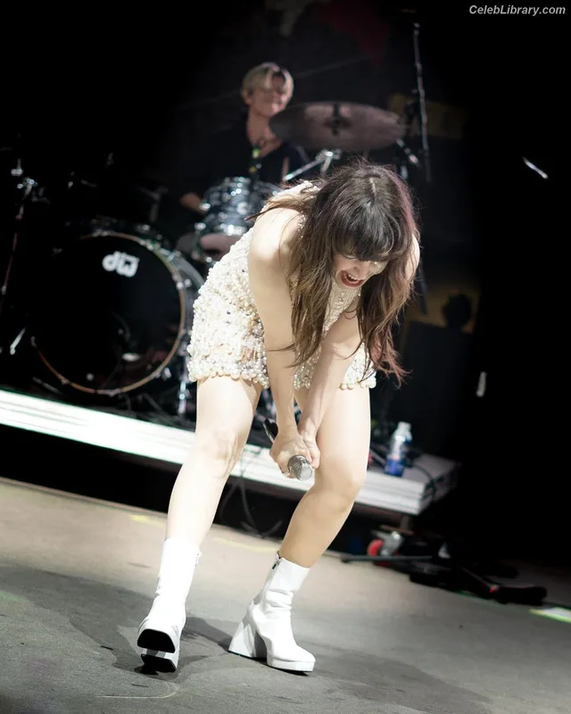 Lauren Mayberry photo 18 of 1227