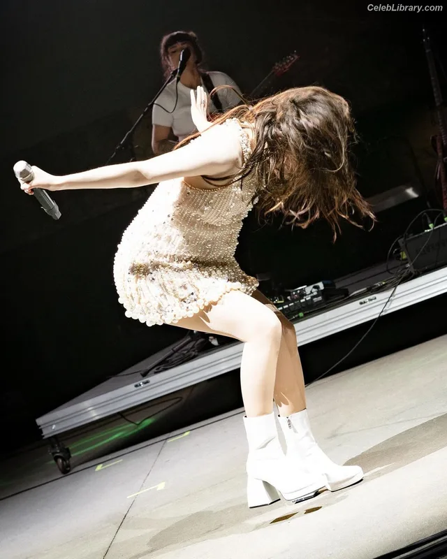 Lauren Mayberry photo 22 of 1227
