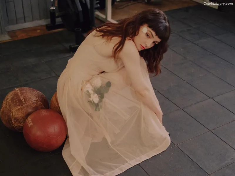 Lauren Mayberry photo 3 of 1227
