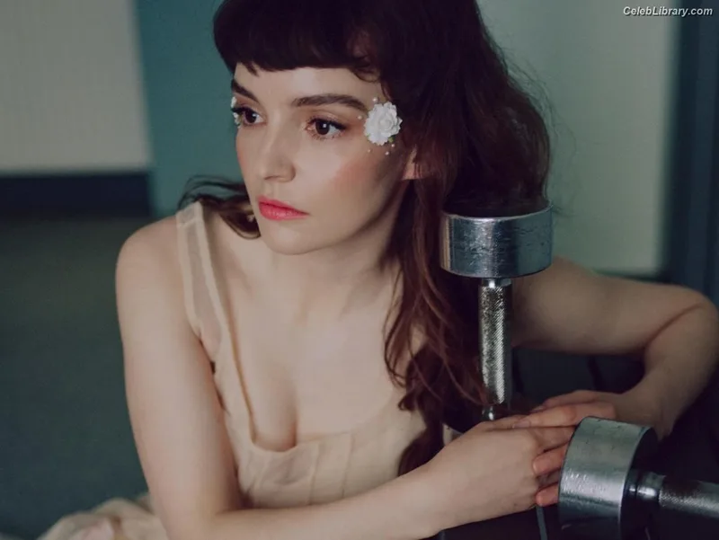 Lauren Mayberry photo 4 of 1227
