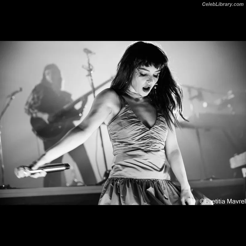 Lauren Mayberry photo 7 of 1227