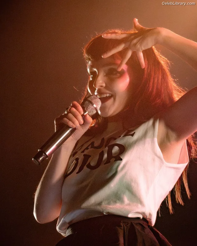 Lauren Mayberry photo 9 of 1227