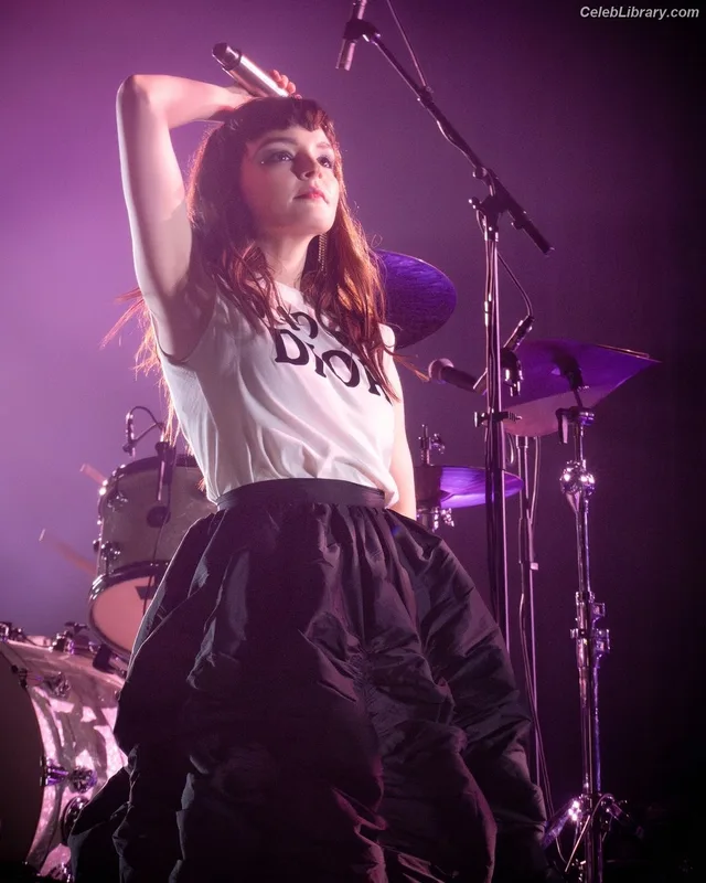 Lauren Mayberry photo 11 of 1227