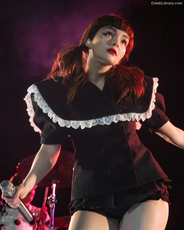Lauren Mayberry photo 15 of 1227