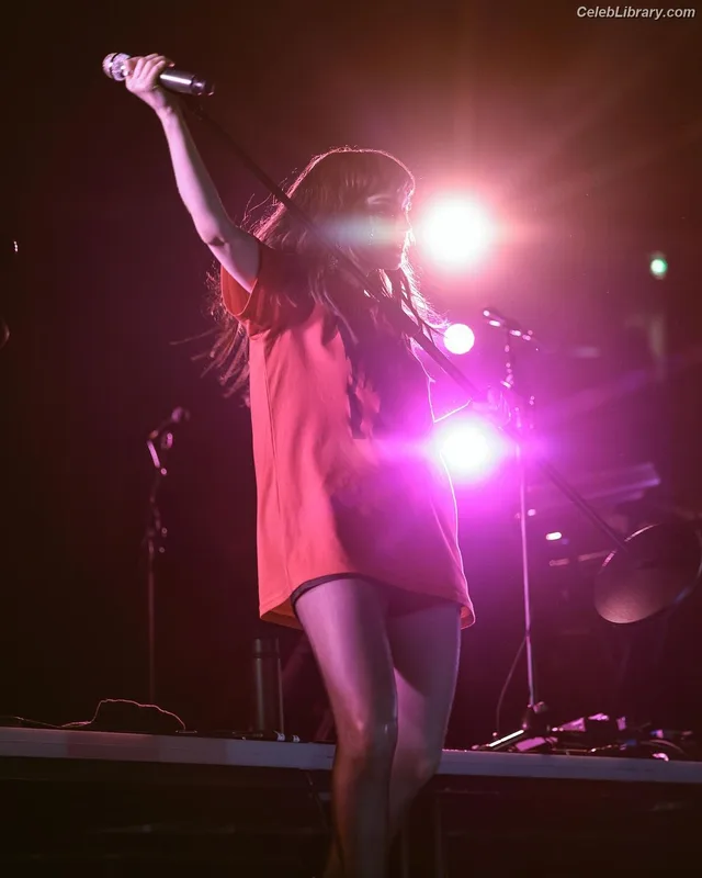 Lauren Mayberry photo 17 of 1227