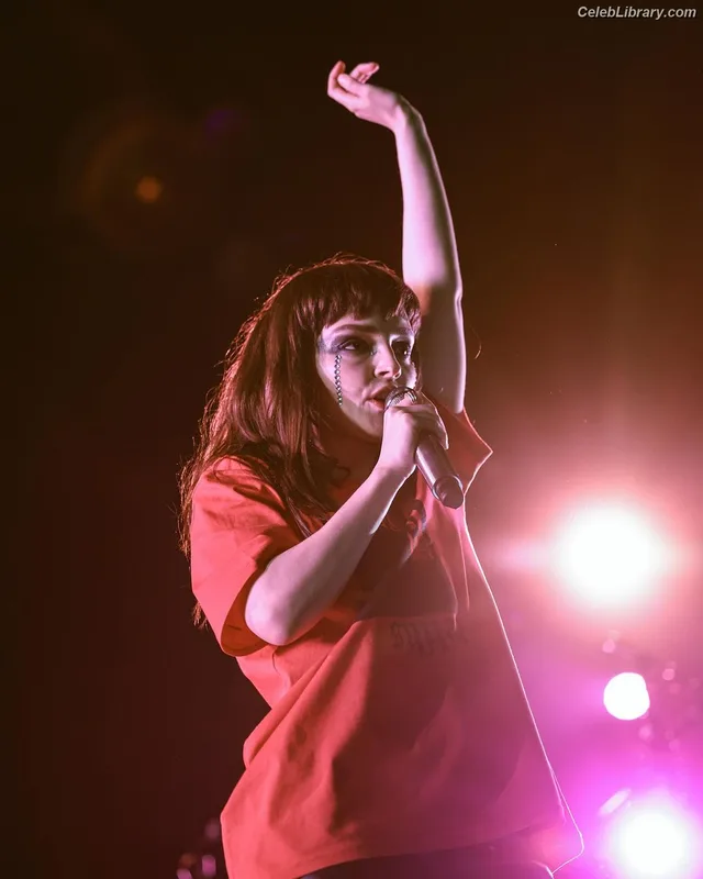 Lauren Mayberry photo 18 of 1227