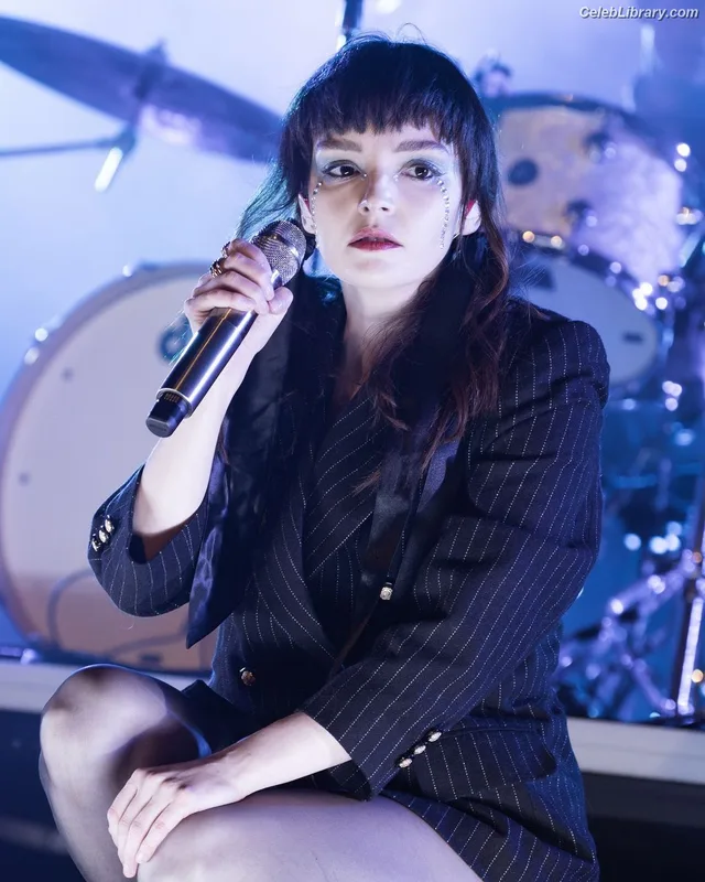 Lauren Mayberry photo 21 of 1227