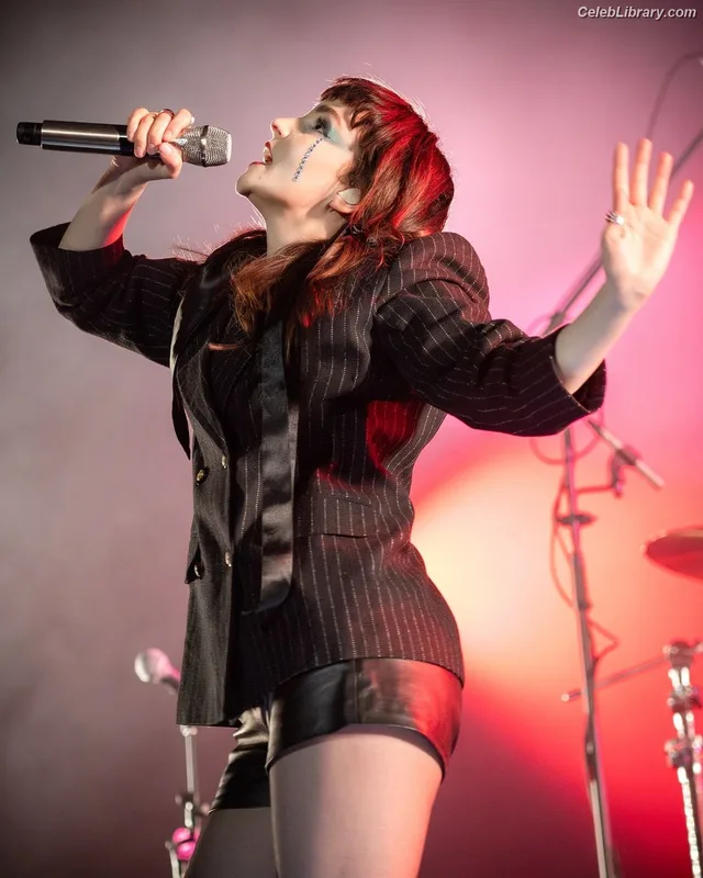 Lauren Mayberry photo 23 of 1227