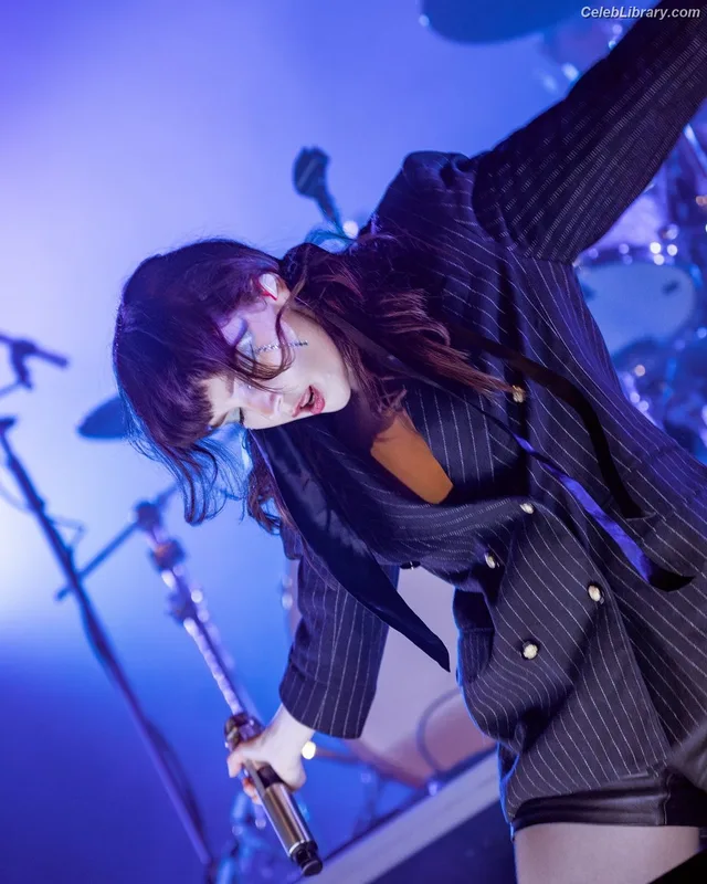Lauren Mayberry photo 24 of 1227