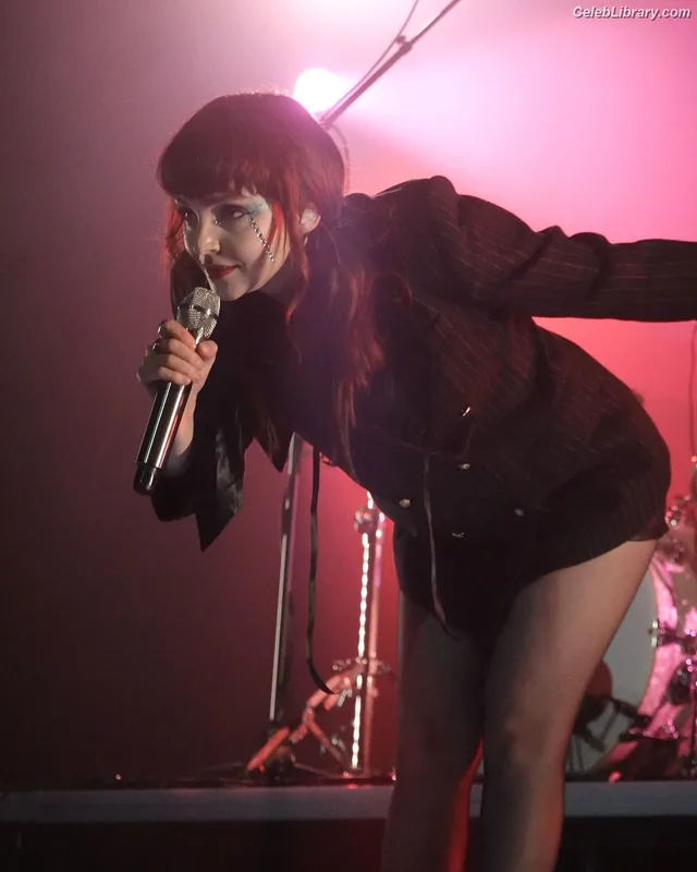 Lauren Mayberry photo 6 of 1227