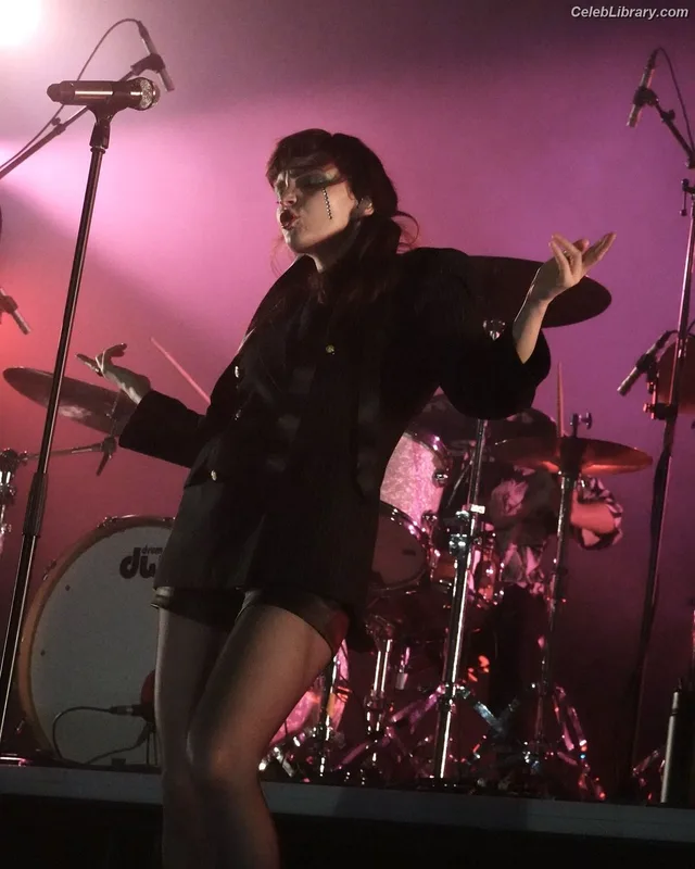 Lauren Mayberry photo 7 of 1227
