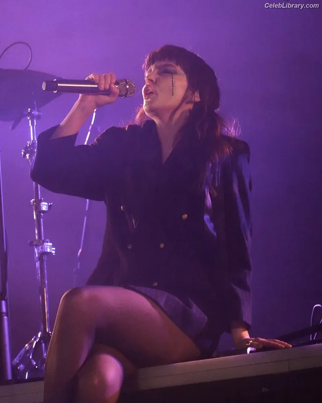 Lauren Mayberry photo 8 of 1227