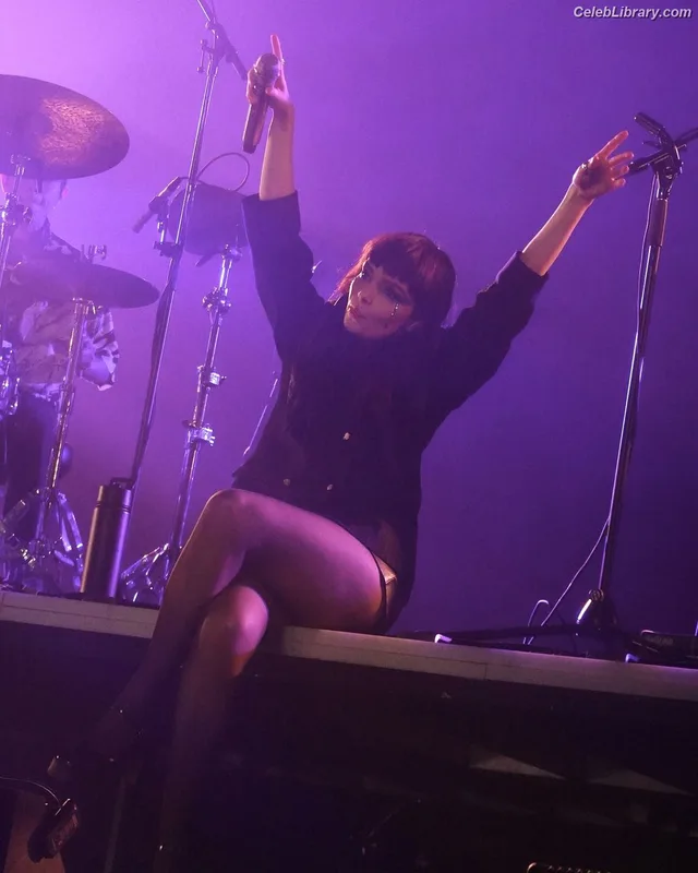 Lauren Mayberry photo 11 of 1227