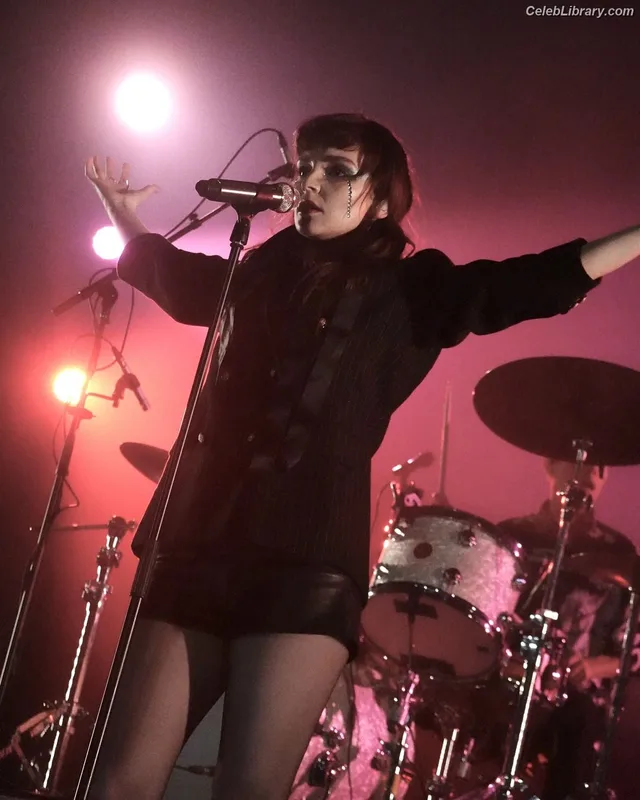 Lauren Mayberry photo 12 of 1227