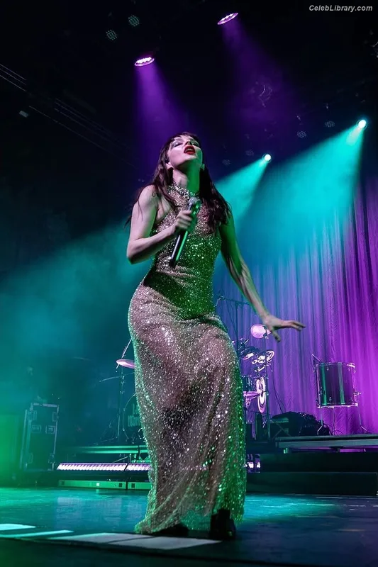 Lauren Mayberry photo 17 of 1227