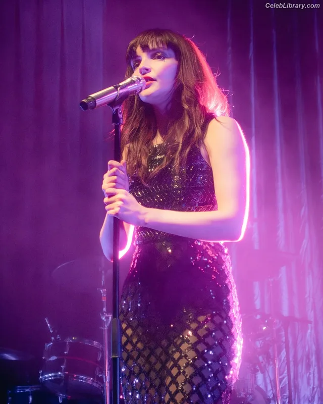 Lauren Mayberry photo 19 of 1227