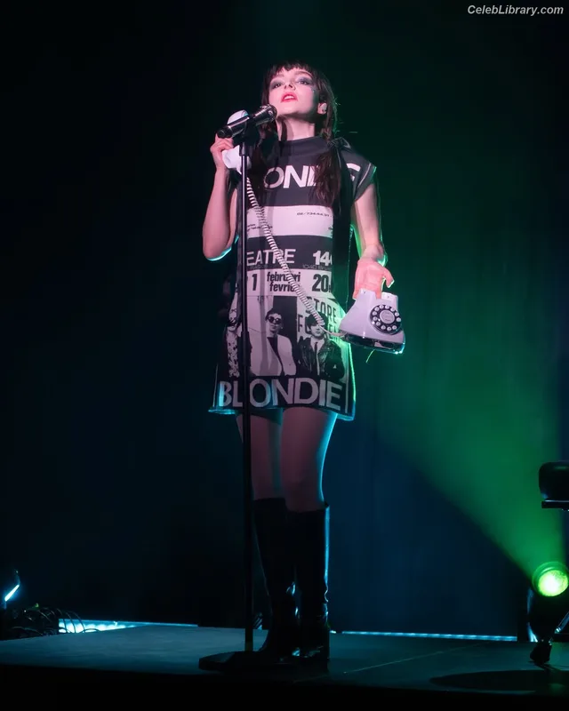Lauren Mayberry photo 21 of 1227