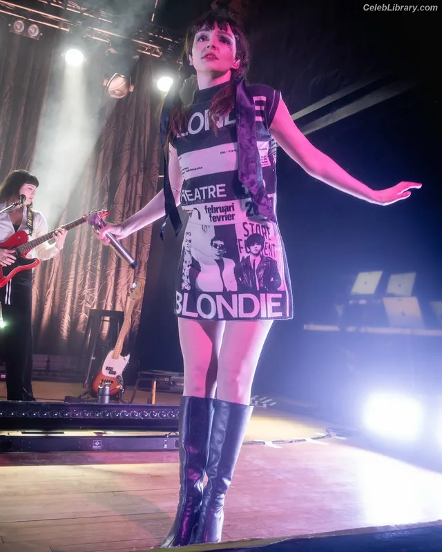 Lauren Mayberry photo 24 of 1227