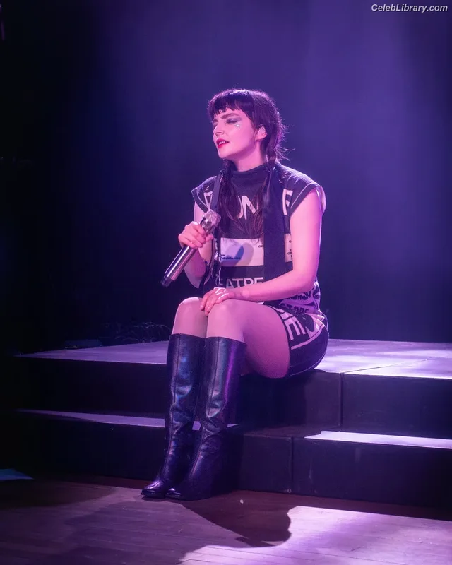 Lauren Mayberry photo 6 of 1227