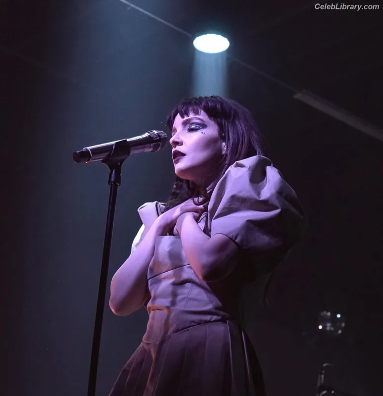Lauren Mayberry photo 12 of 1227
