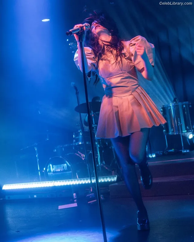 Lauren Mayberry photo 13 of 1227