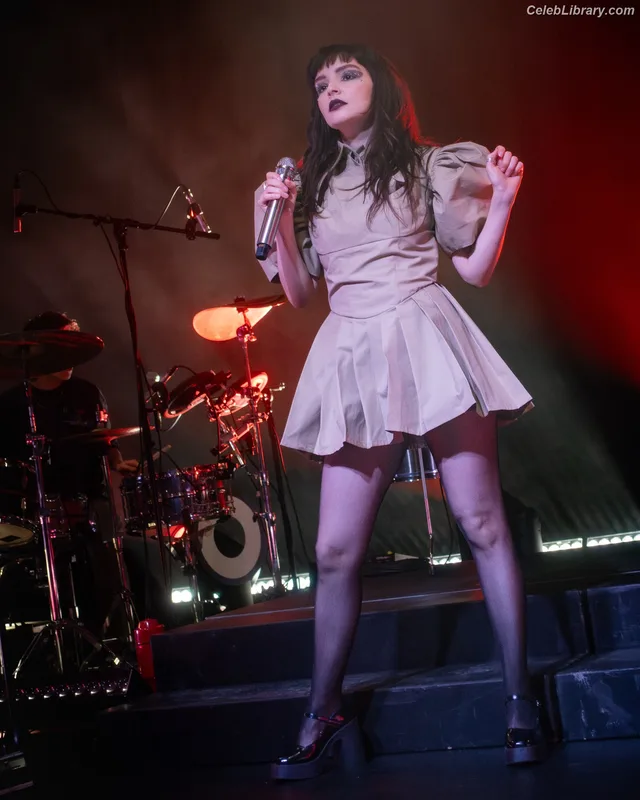 Lauren Mayberry photo 18 of 1227