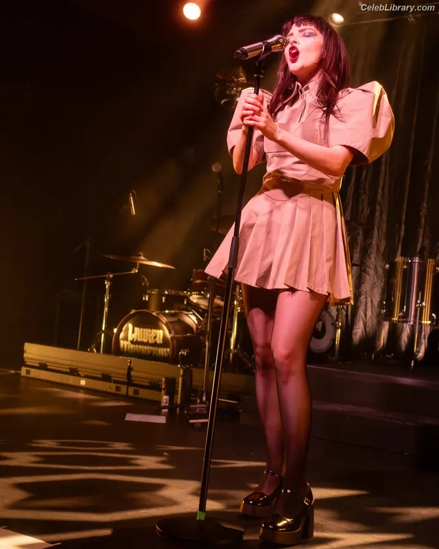 Lauren Mayberry photo 22 of 1227