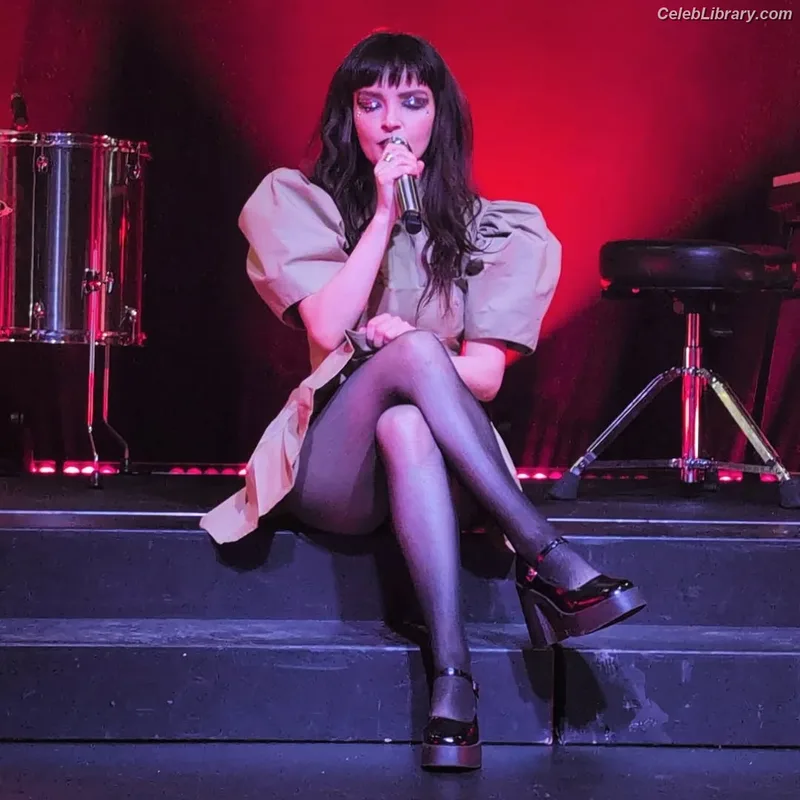 Lauren Mayberry photo 24 of 1227